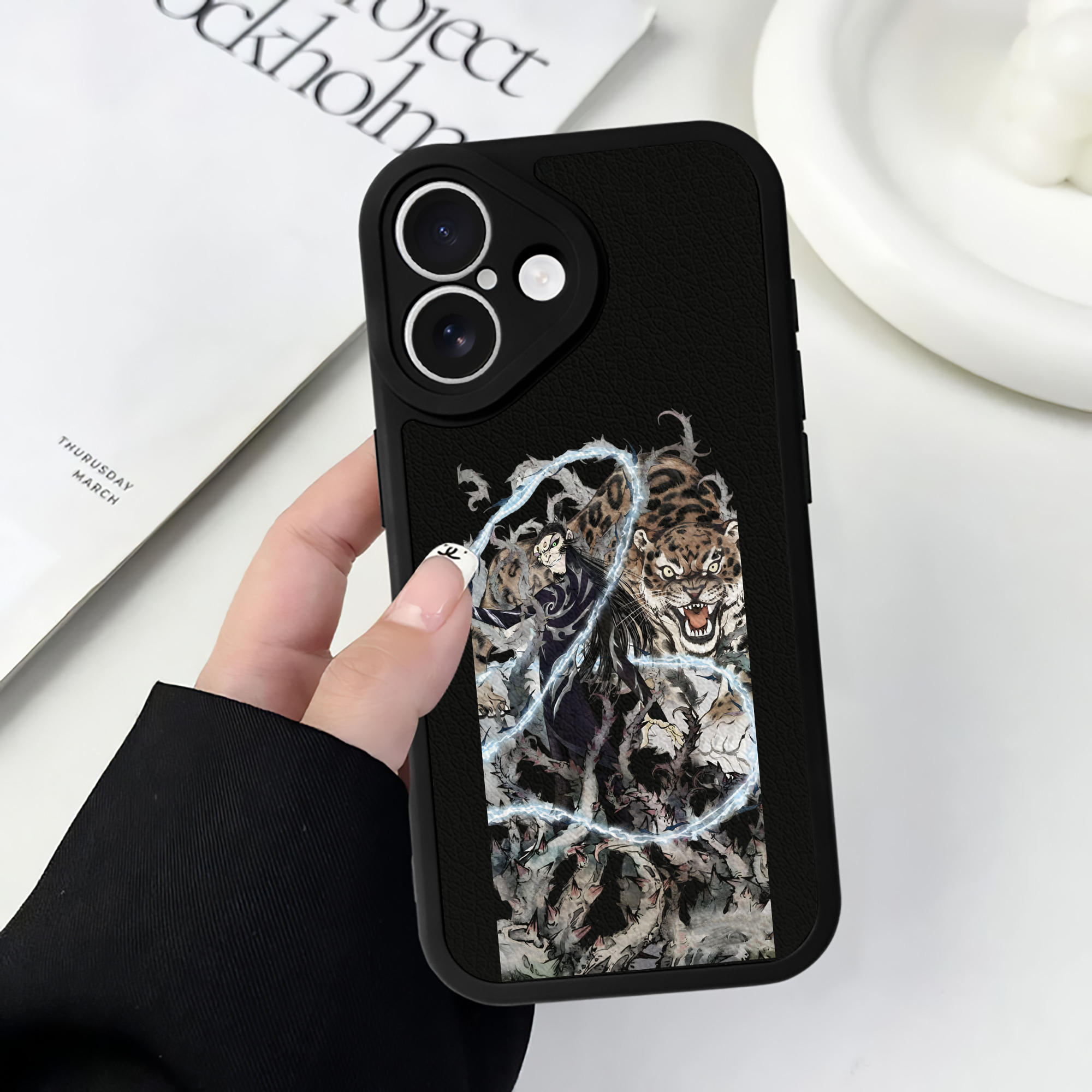 （画像用） Ne Zha 2 ナタ 魔童の大暴れ 【iPhone 16シリーズ対応】シリコンスマホケース（レザー調） 材質：シリコン